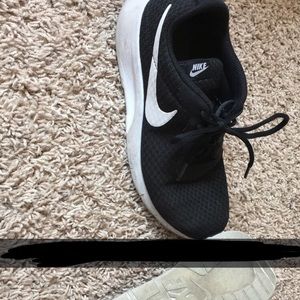 Nike youth 7 or women’s 8 ish